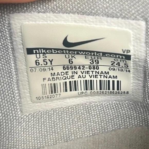 Nike Kids Sneakers Gray and Orange - Picture 7 of 7